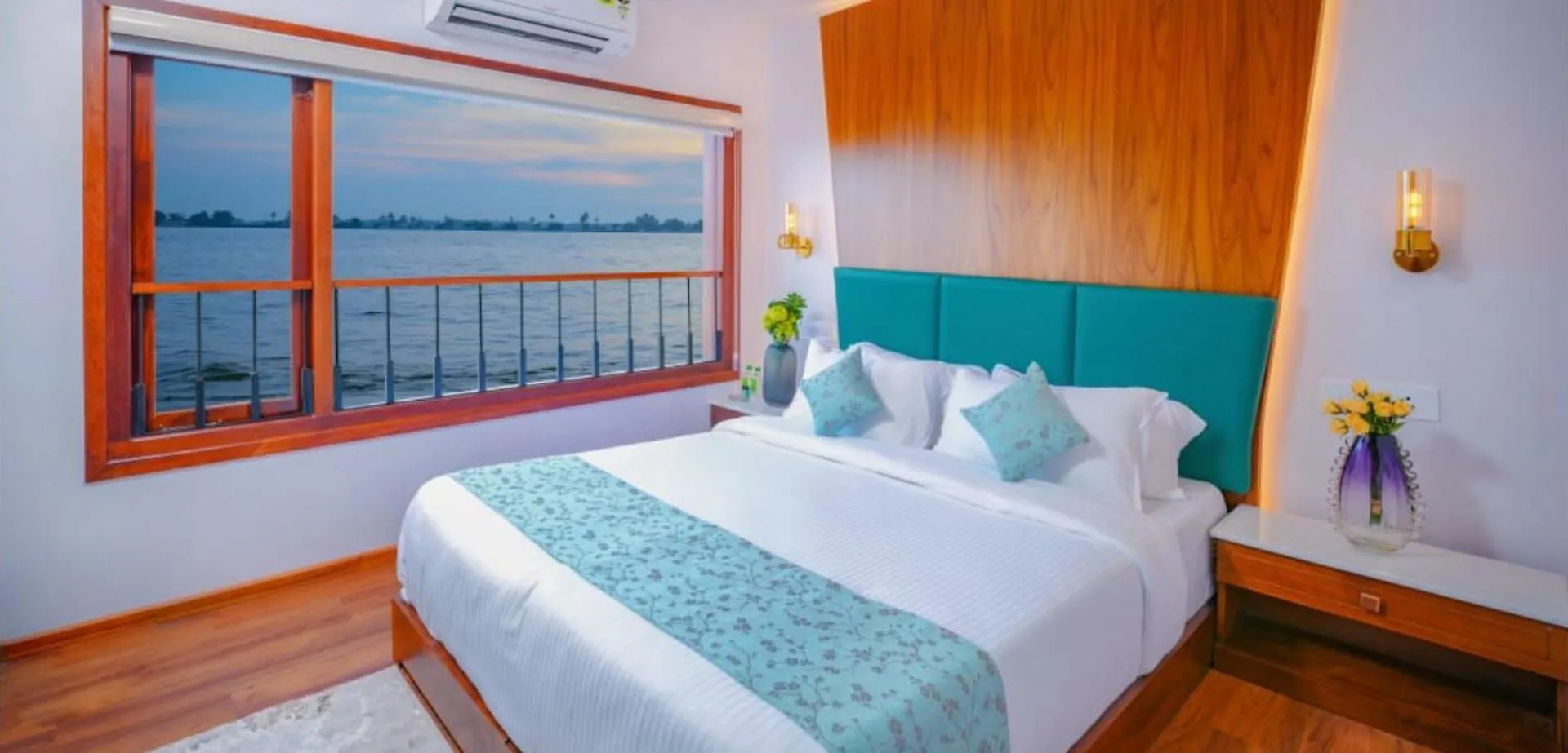 Hotel Marvelous Boathouse Alappuzha Botel